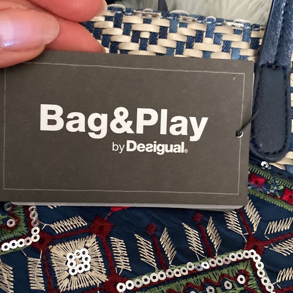 BNWT Desigual exotic capri bag and clutch - Picture 6 of 17